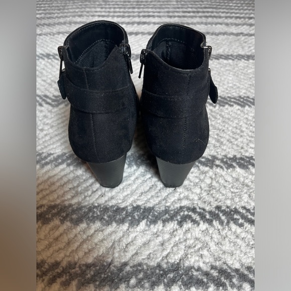 Y-Not Black Wedge Ankle Boots Silver Buckle Great Condition - Picture 3 of 8